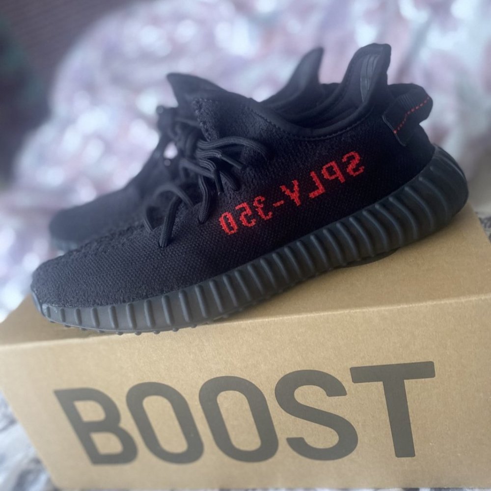 Yeezy Boost 350 V2 Adults Core Black / Core Black / Red 7.5